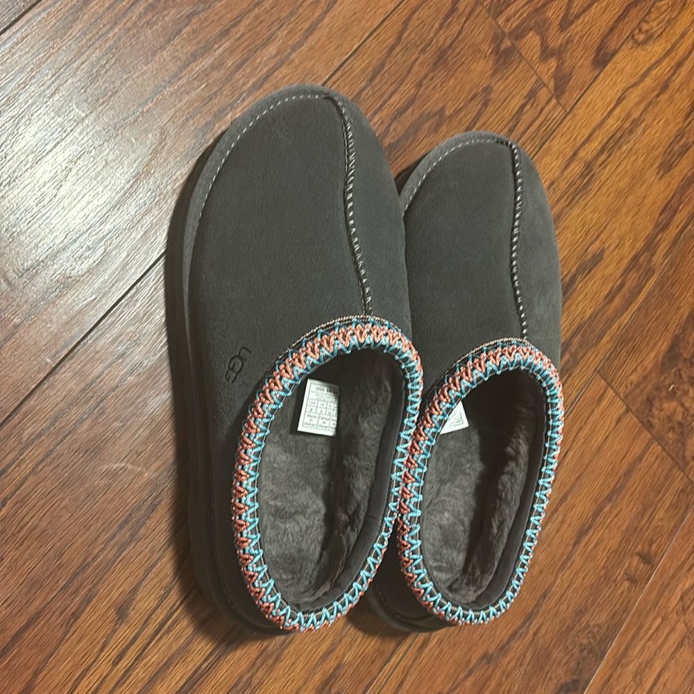 Women’s Ugg Tasman gray size 8